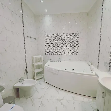 Leo Hotel