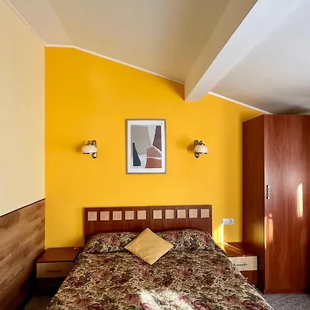 Leo Hotel